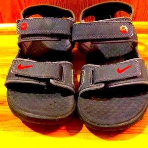 Nike Ndestrukt DRC 2 adj strap red gray water hiking sandals boy’s Sz 2 VGUC